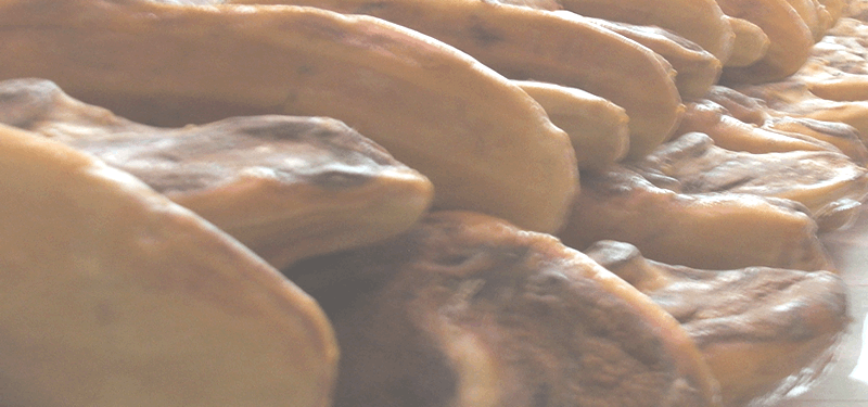 detalle de jamones en carniceria salchicheria Jara