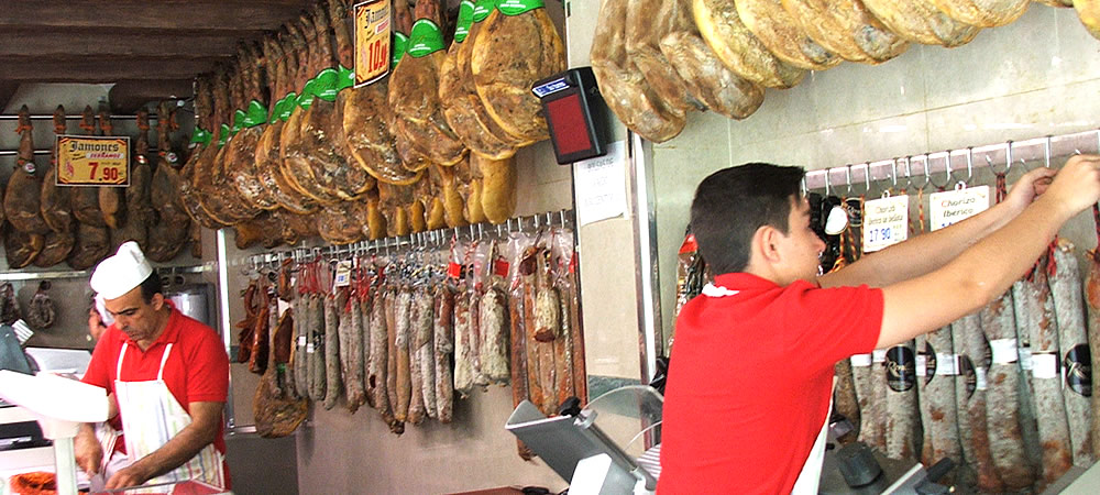 Carnicería Jara preparando embutidos Salamanca